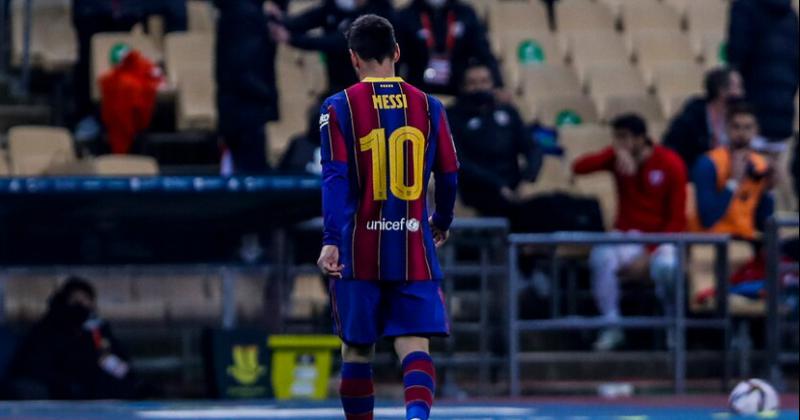 Messi recibe dos fechas de sancioacuten por su expulsioacuten en la Supercopa 