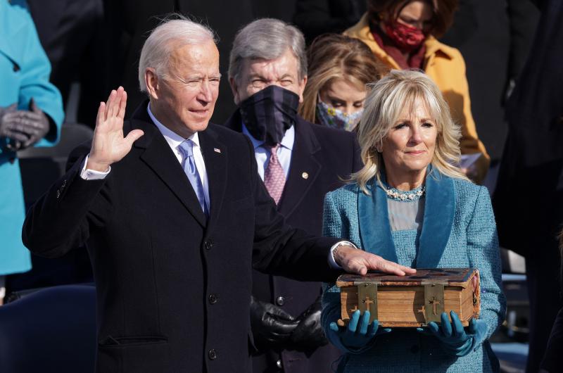 Joe Biden jura como presidente de los EEUU