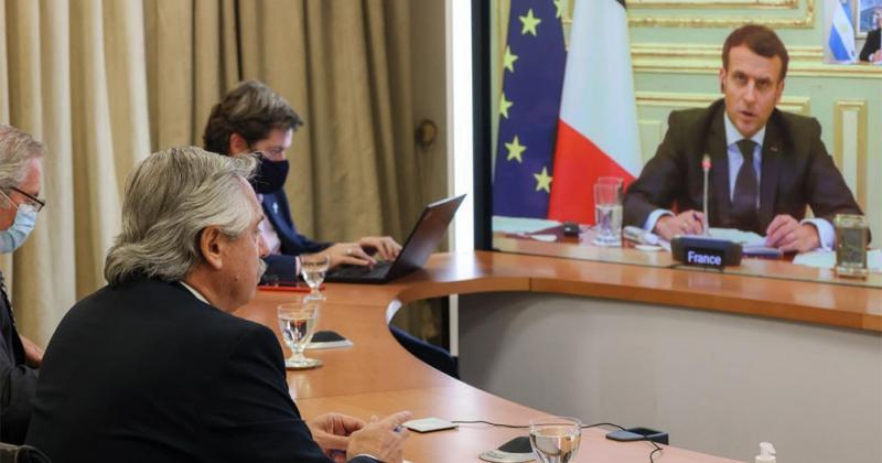 Fernaacutendez dialogoacute con Macron y recibioacute su apoyo en las negociaciones con el FMI