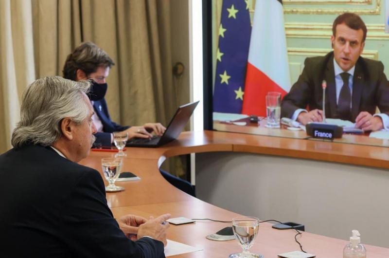 Fernaacutendez dialogoacute con Macron y recibioacute su apoyo en las negociaciones con el FMI