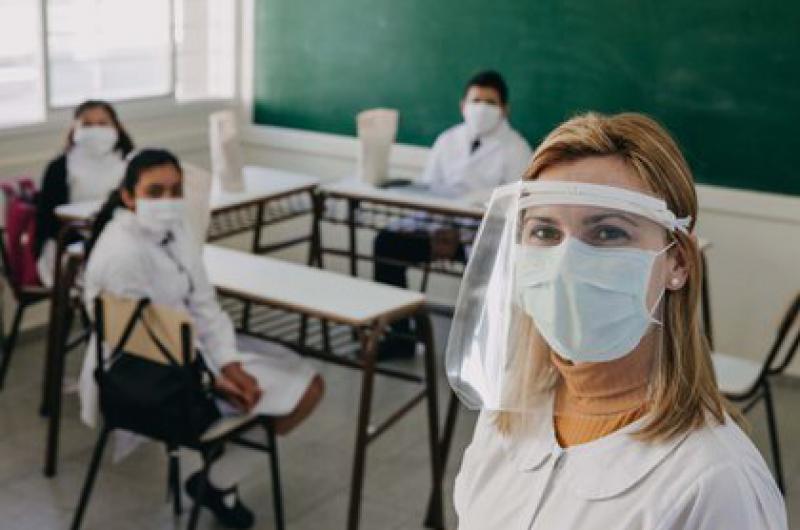 El paiacutes se prepara para un inicio de clases de manera dual