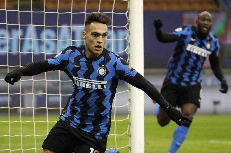 Inter con un gol de Lautaro Martiacutenez alcanza la punta