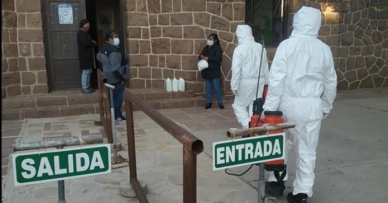 Desinfeccioacuten en escuelas primarias y secundarias en prevencioacuten de covid-19