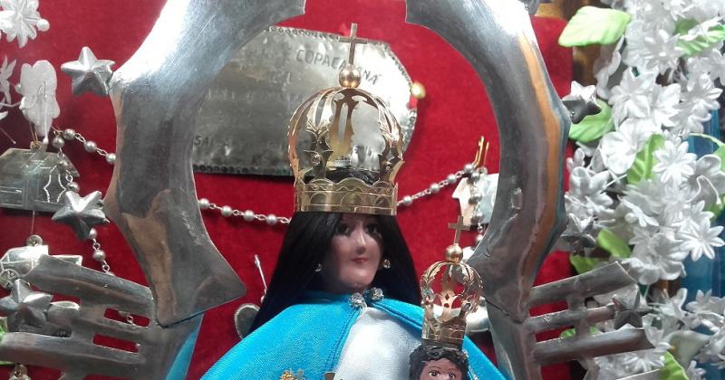 Tilcarentildeos rezan la Novena a la Virgen del abra de Punta Corral