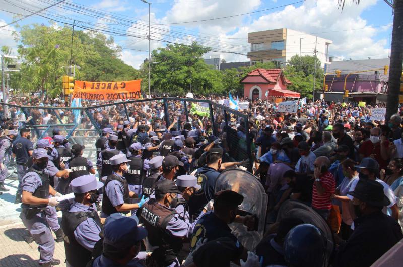 Tensioacuten protestas incidentes y decenas de detenidos en Formosa 