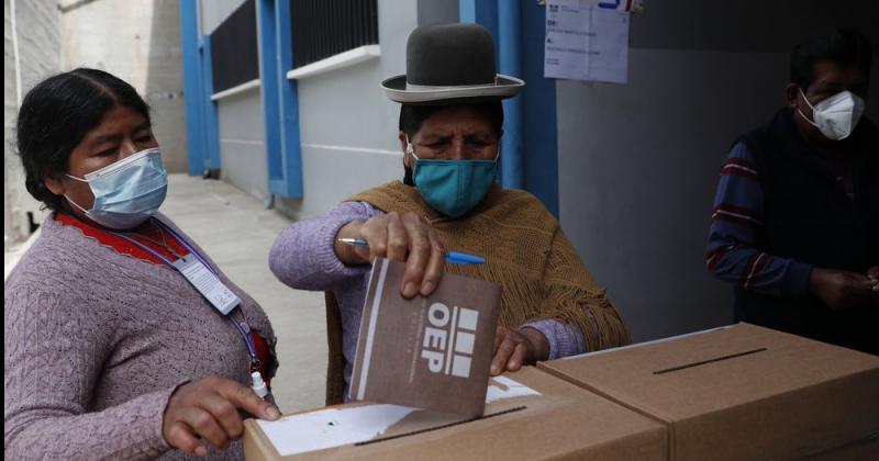 Datos de boca de urna dan triunfos opositores en Bolivia 