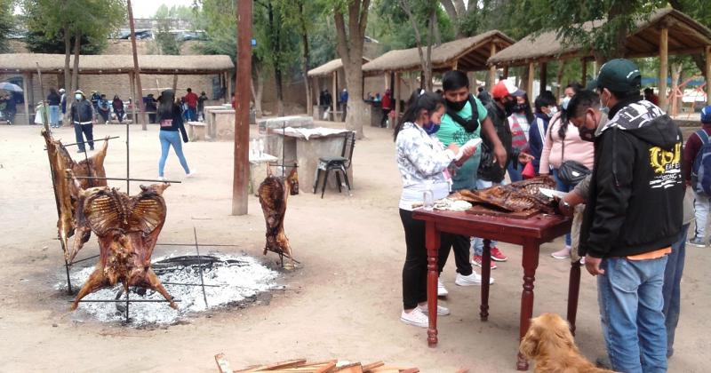 Encuentro de las comidas regionales la Muacutesica popular y la Feria de los productos