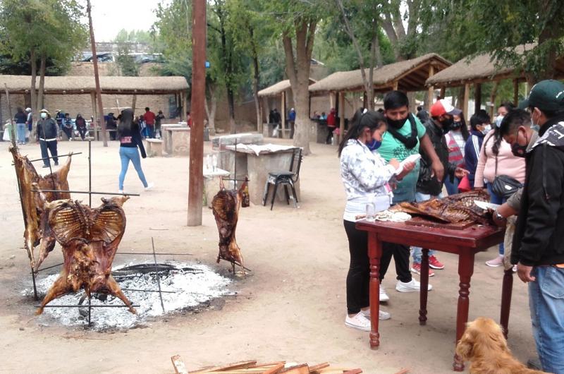 Encuentro de las comidas regionales la Muacutesica popular y la Feria de los productos