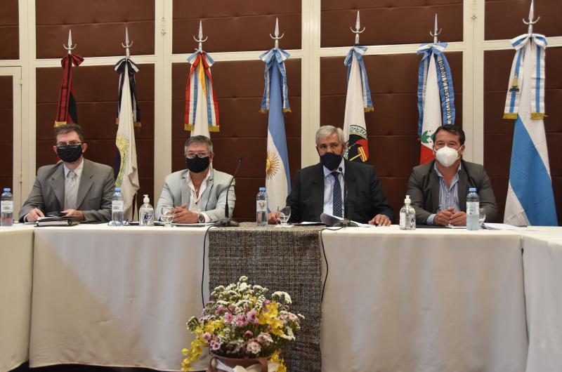Legisladores de la provincia formaron parte de la 44ordm reunioacuten plenaria del Parlamento del NOA