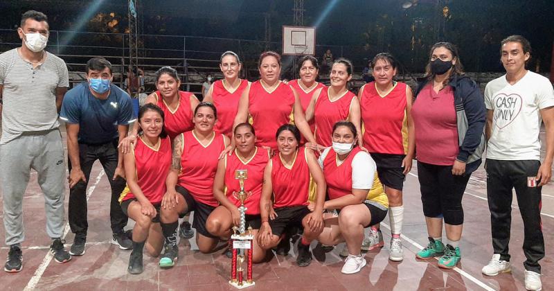 Culminoacute el torneo Relaacutempago de Maxibaacutesquet Femenino