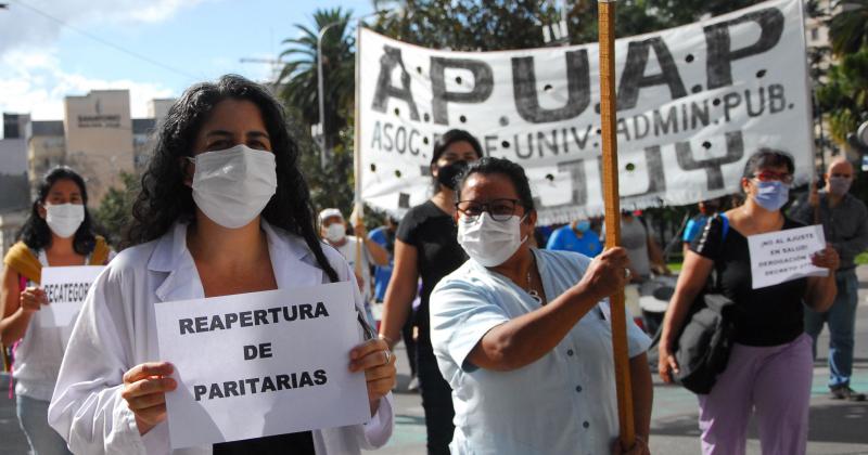 Profesionales profundizaron plan de lucha por reivindicaciones laborales y salariales