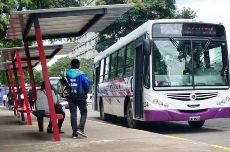 Por el Diacutea del Trabajador no habraacute colectivos desde las 22 del viernes 