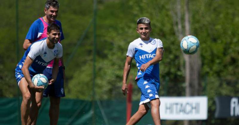 Veacutelez Sarsfield visita a Unioacuten La Calera de Chile