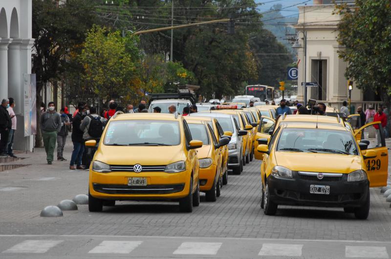 Taxistas preocupados por aumento del GNC piden  un precio diferencial