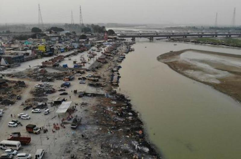 Aparecen cadaacuteveres de presuntas viacutectimas de Covid en el riacuteo Ganges
