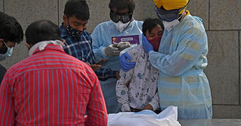 India superoacute los 250000 muertos por coronavirus y rescatoacute cadaacuteveres del Ganges