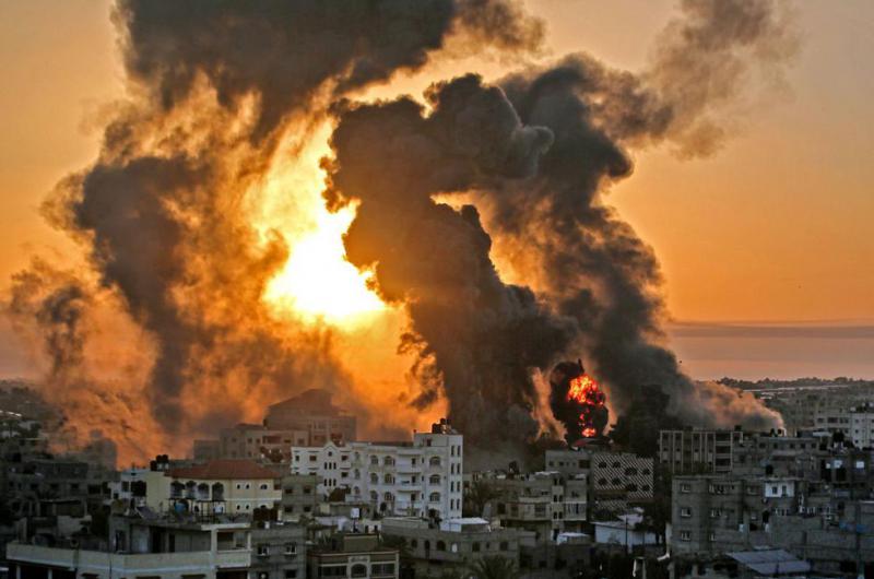 Israel y Hamaacutes intensifican sus ataques con al menos 60 muertos