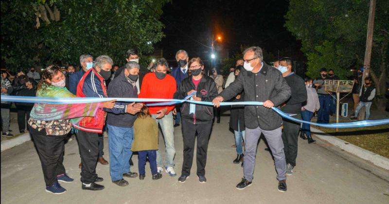 El gobernador Morales inauguroacute obras de pavimentacioacuten y cordoacuten cuneta