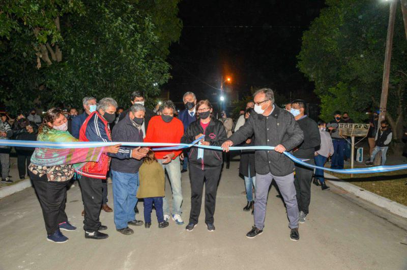 El gobernador Morales inauguroacute obras de pavimentacioacuten y cordoacuten cuneta