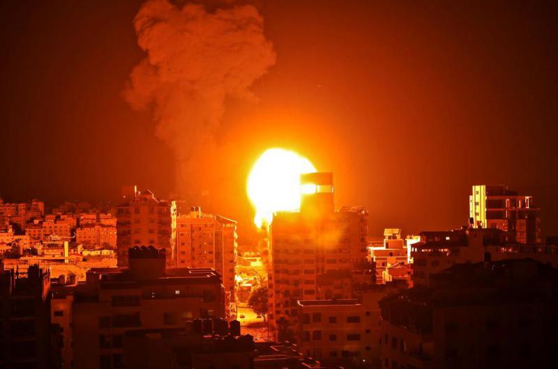 Israel redobla sus ataques en Gaza mientras otros buscan una tregua