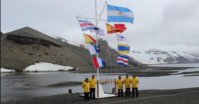Contribucioacuten a la revalorizacioacuten de la Bandera Nacional de la Libertad Civil