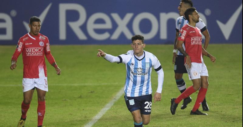 Racing golea a Rentistas de Uruguay y se clasifica primero en el Grupo E 