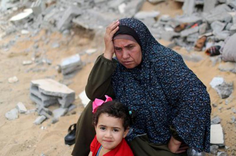 Israel permitiraacute la entrada de ayuda en Gaza mientras negocia la tregua
