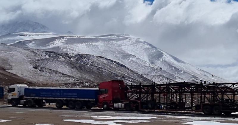 Jama continuaba cerrado por caiacuteda de nieve y viento blanco del lado chileno