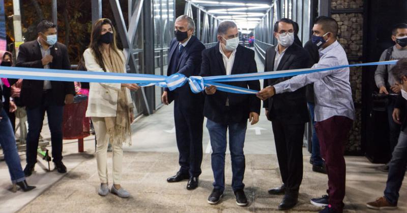 Quedoacute inaugurado el primer ascensor urbano en el paiacutes