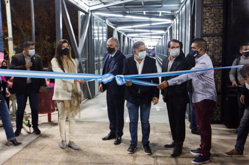 Quedoacute inaugurado el primer ascensor urbano en el paiacutes