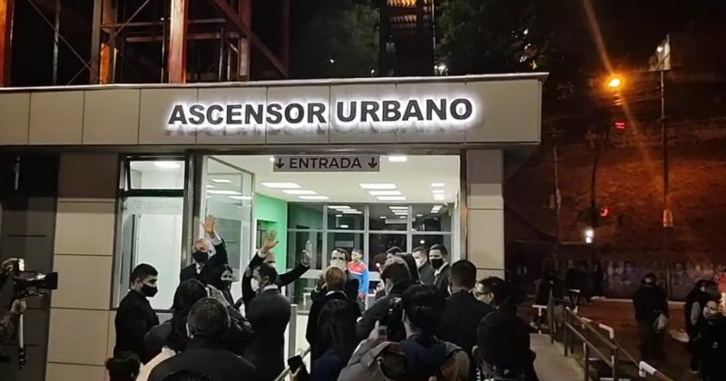 Quedoacute inaugurado el primer ascensor urbano en el paiacutes