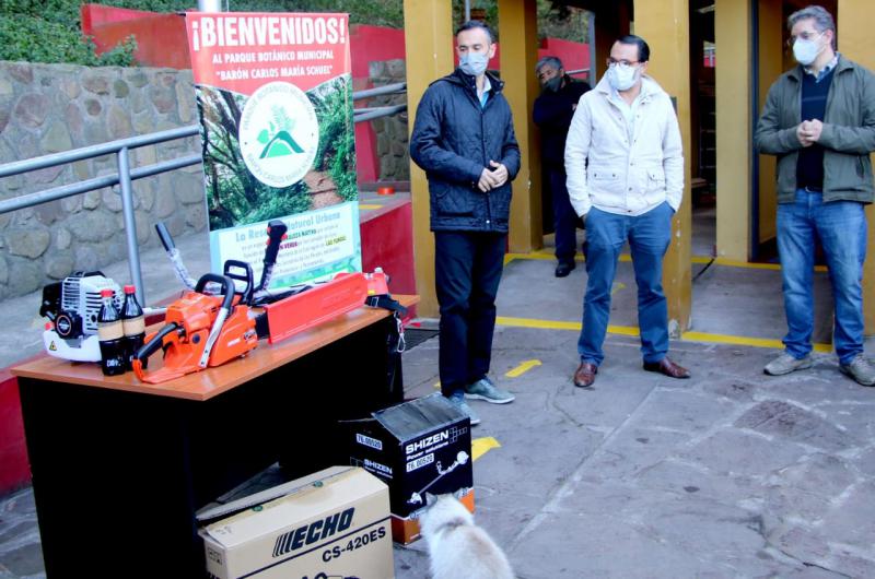 Modernas herramientas para trabajos de mantenimiento en el parque Botaacutenico