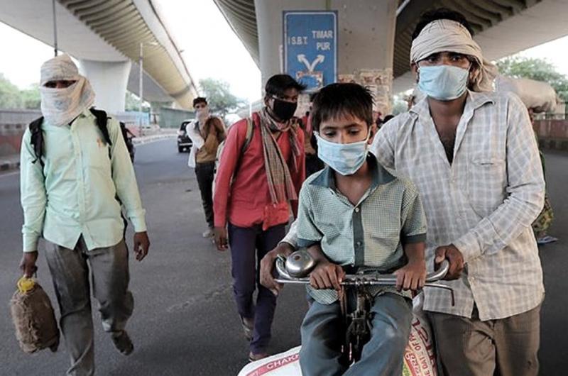 Con la baja de casos India relaja las restricciones en Nueva Delhi y Bombay
