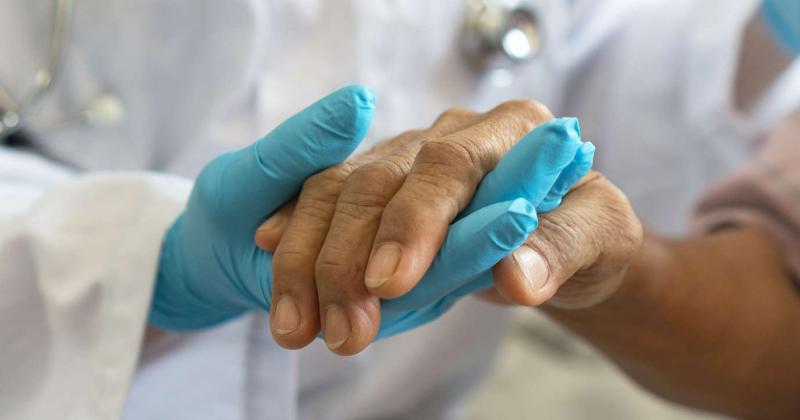 EEUU aproboacute el primer faacutermaco nuevo para combatir el alzheimer