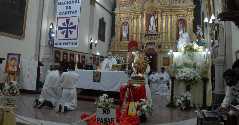 Gran cantidad de fieles veneraron las reliquias del beato Carlo Acutis