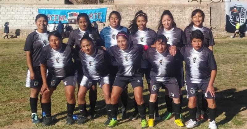 Tambieacuten se jugoacute en el fuacutetbol femenino