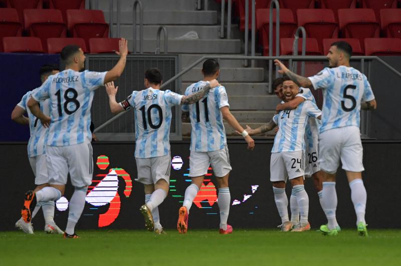 Argentina con un Messi reacutecord pasoacute a cuartos de final