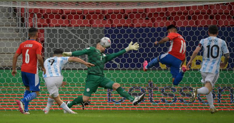 Argentina con un Messi reacutecord pasoacute a cuartos de final