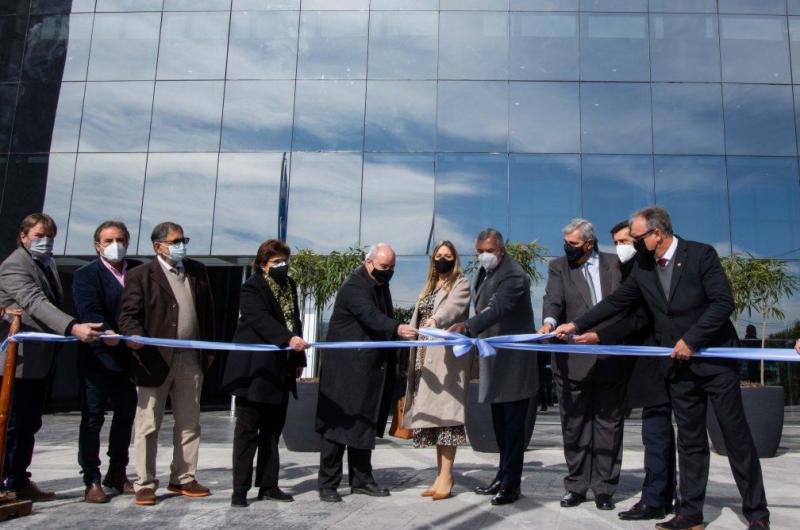 Morales inauguroacute el Complejo Ministerial de Educacioacuten