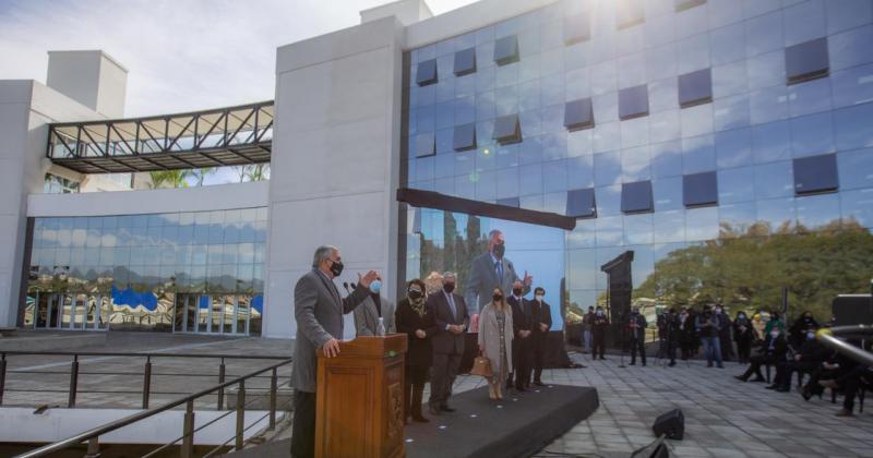 Morales inauguroacute el Complejo Ministerial de Educacioacuten