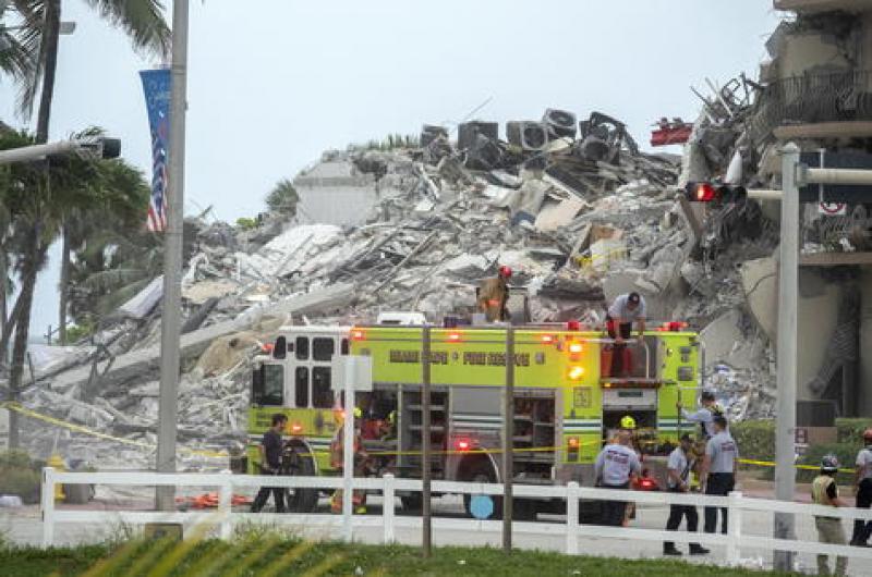 Cuatro muertos y 159 desaparecidos por el derrumbe del edificio en Miami