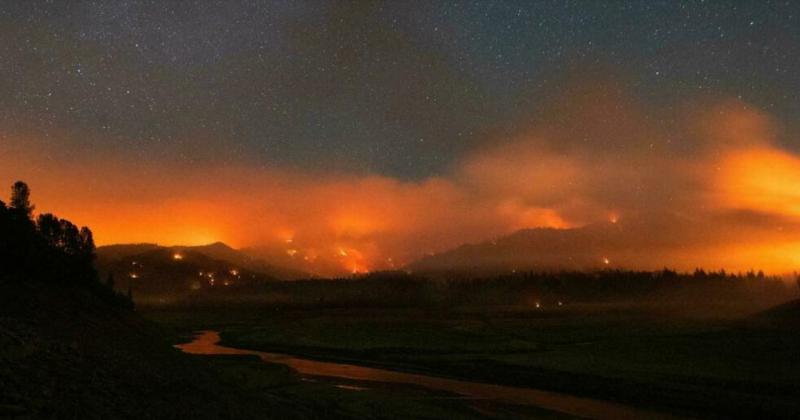 Incendios forestales afectan California y Canadaacute debido a la ola de calor