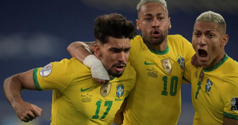 Brasil pasoacute a semifinales de la Copa Ameacuterica al vencer a Chile con esfuerzo