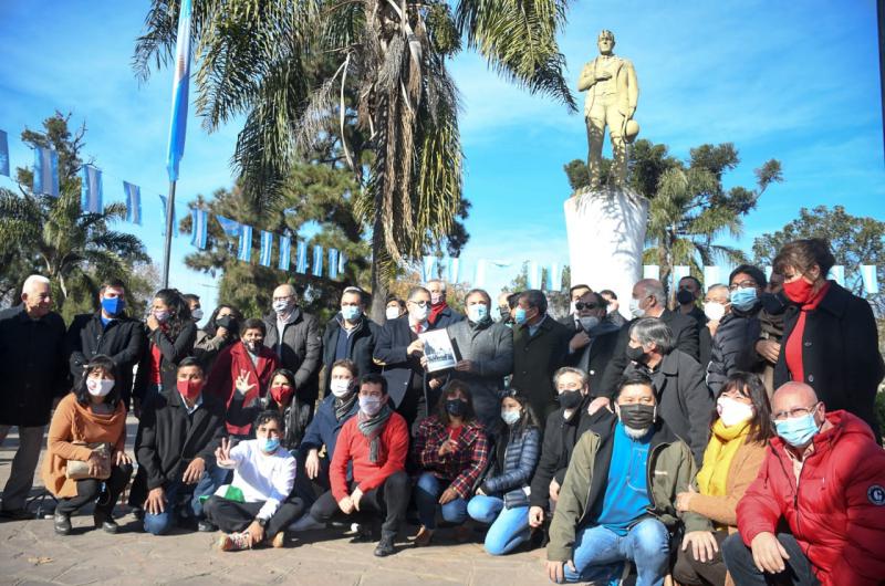 La Unioacuten Ciacutevica Radical realizoacute un acto en homenaje a Hipoacutelito Yrigoyen