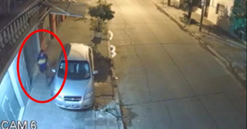 Hirieron de dos balazos a un enfermero en un asalto