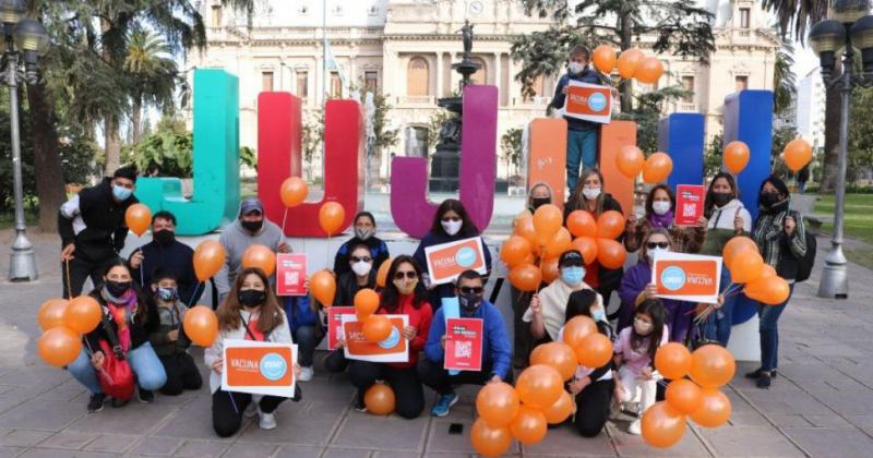 Jujuy tambieacuten se movilizoacute por vacunas para menores