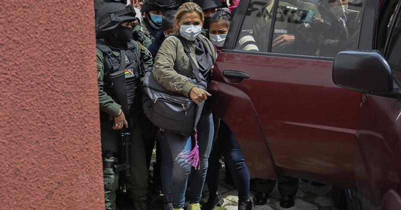 Aacutentildeez pidioacute reunirse con Bachelet y acusoacute a Arce de encarcelarla
