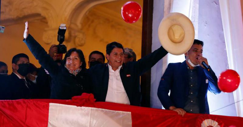 El tribunal electoral peruano proclamoacute presidente a Castillo