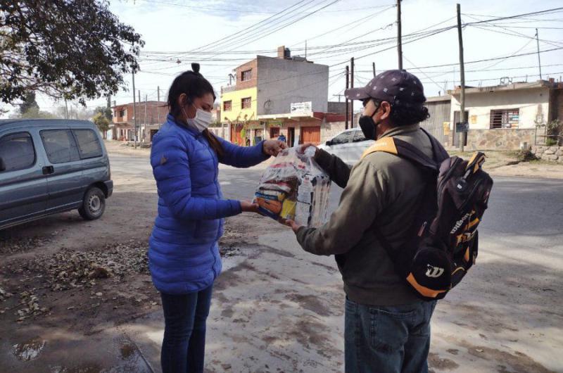 Entregan moacutedulos  alimentarios a personas con discapacidad