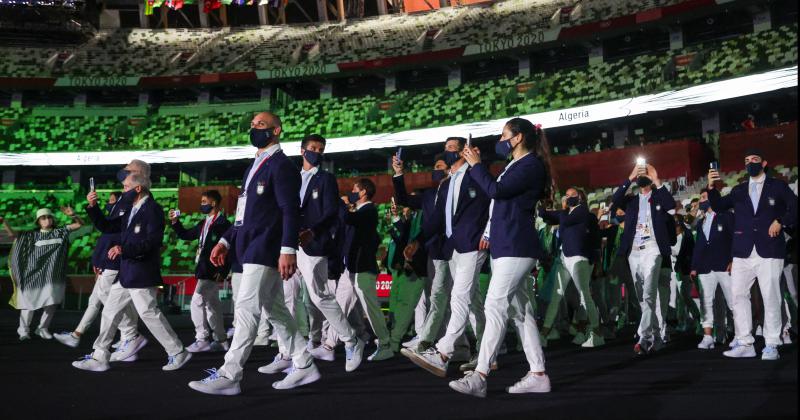 Argentina se hizo sentir durante el desfile saltando y cantando todos juntos